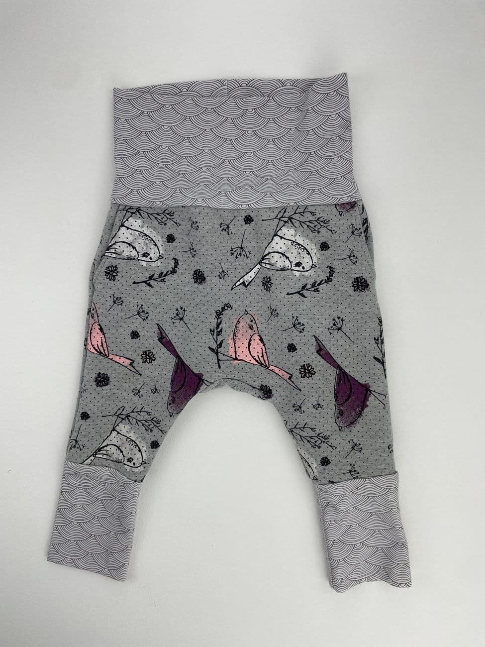 Skalierbare Hose – Trois Moutons – 6/12 Monate
