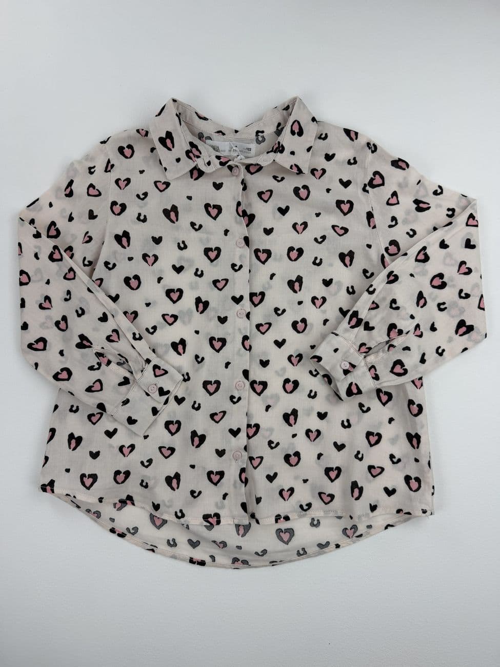 Hellrosa und schwarzes Hemd mit Herzdruck – Zara – 7 Jahre (122 cm)